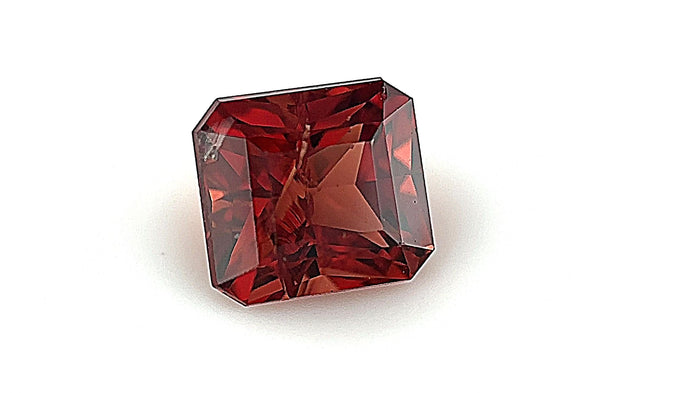 Red Natural Spinel 2.05ct | Dimensions: 7.1x6.4x5.0